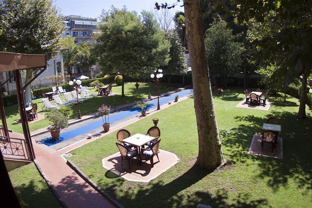 Hotel Gabrini Marina di Massa Exterior photo