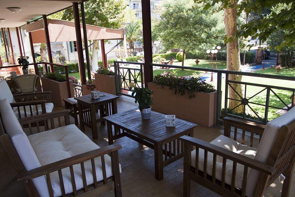 Hotel Gabrini Marina di Massa Exterior photo