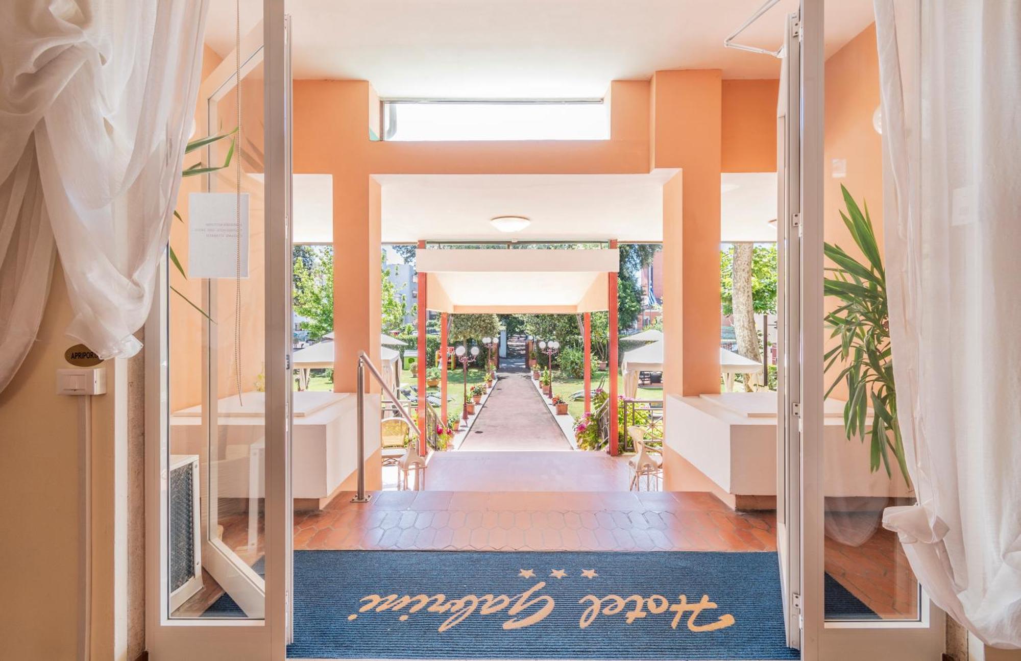 Hotel Gabrini Marina di Massa Exterior photo