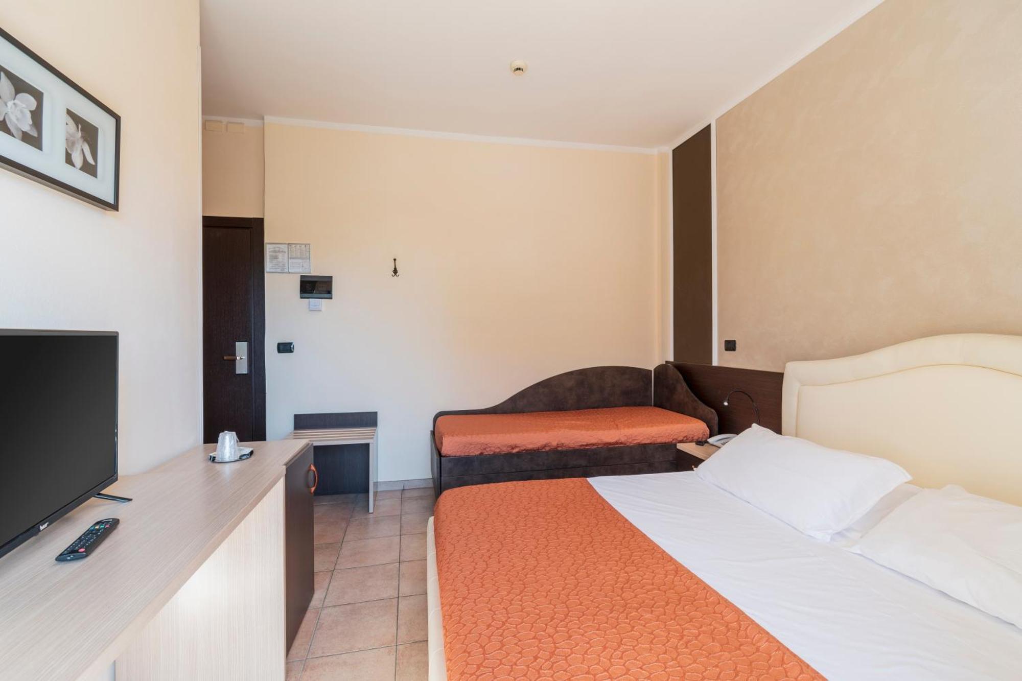 Hotel Gabrini Marina di Massa Exterior photo
