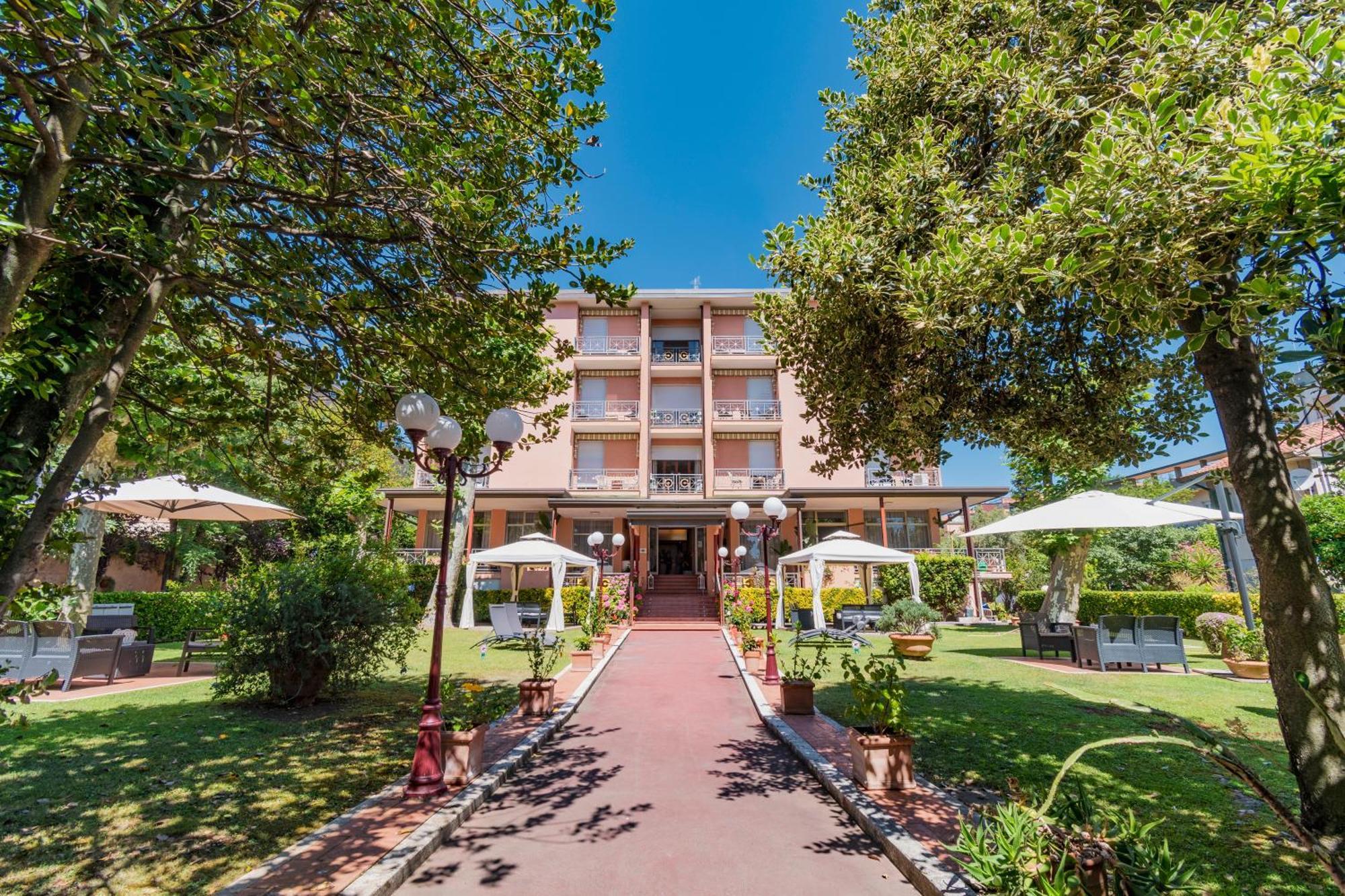 Hotel Gabrini Marina di Massa Exterior photo