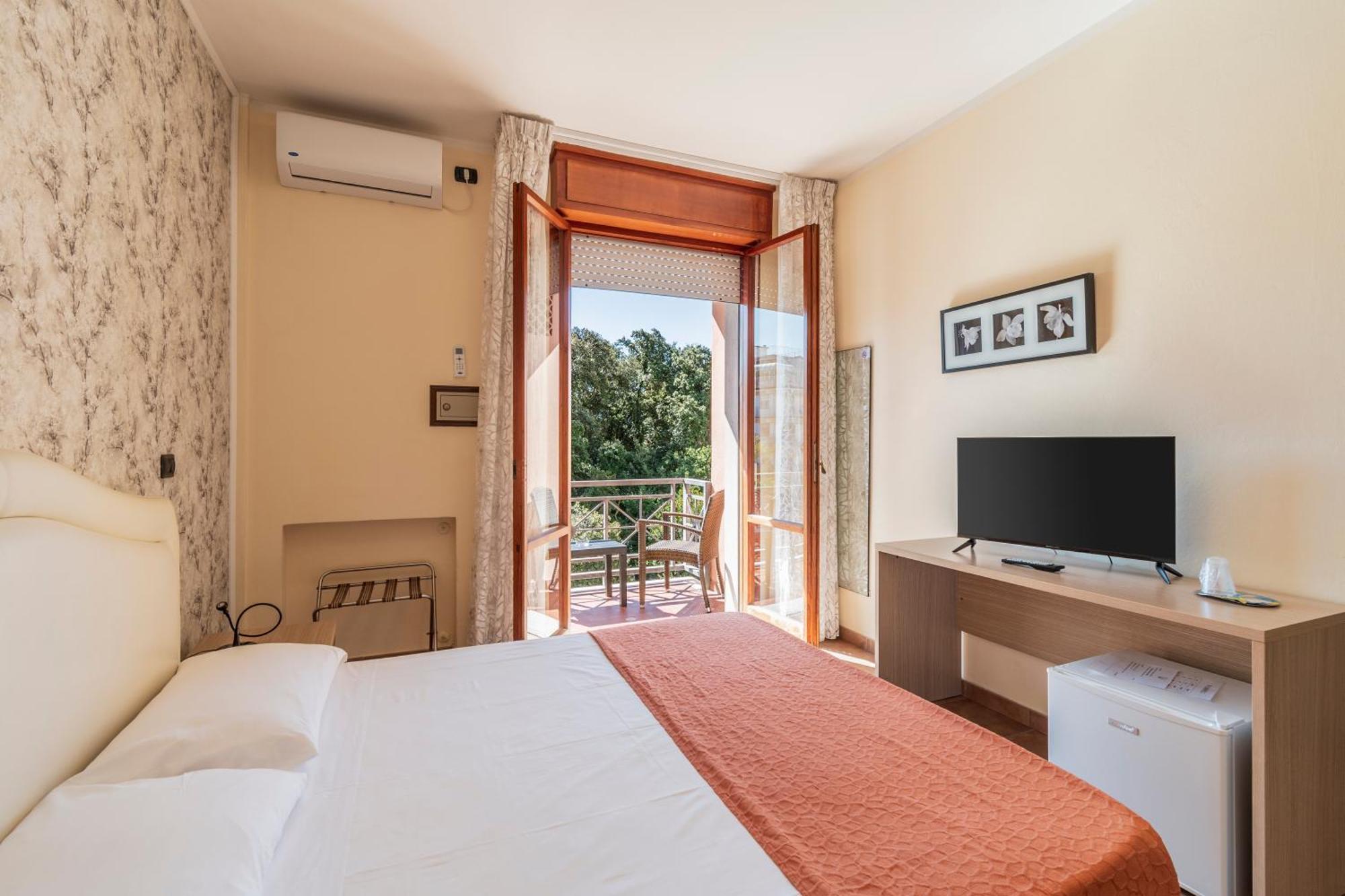 Hotel Gabrini Marina di Massa Exterior photo