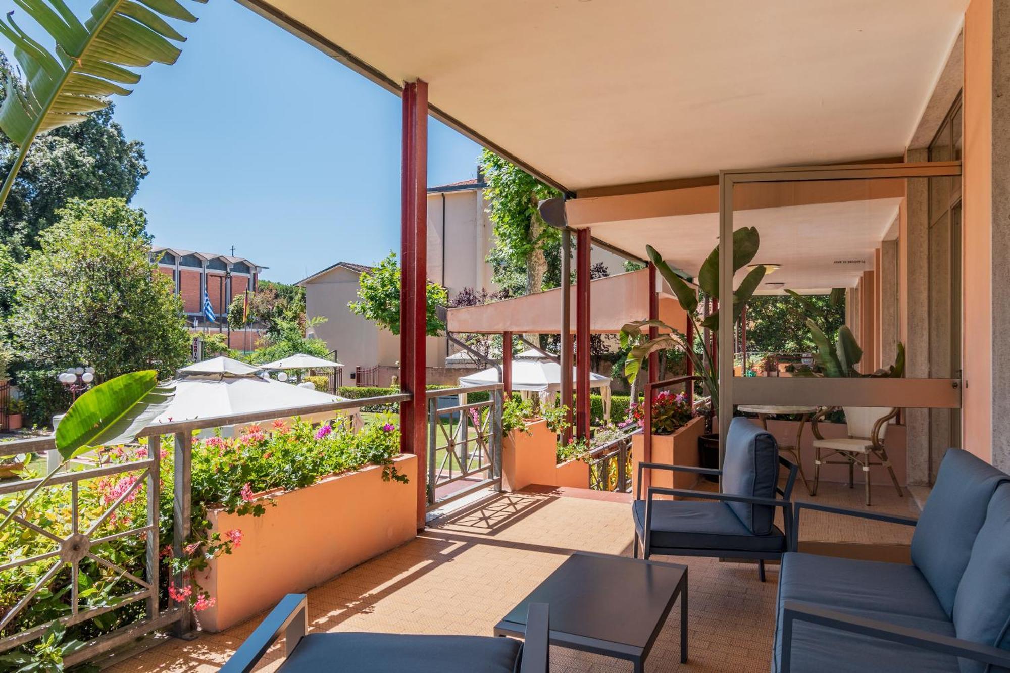 Hotel Gabrini Marina di Massa Exterior photo