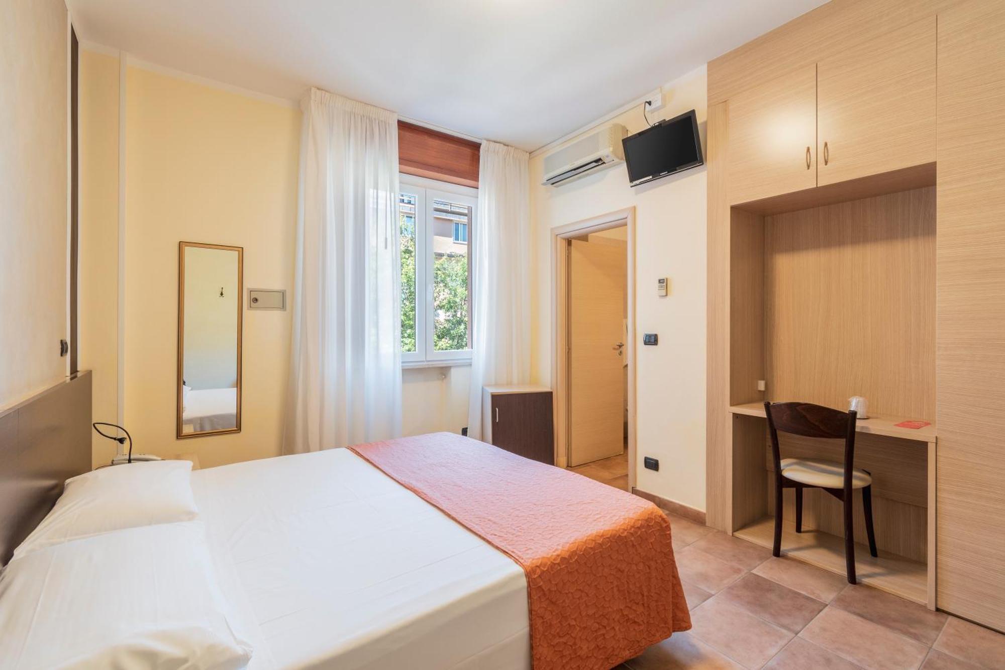 Hotel Gabrini Marina di Massa Exterior photo