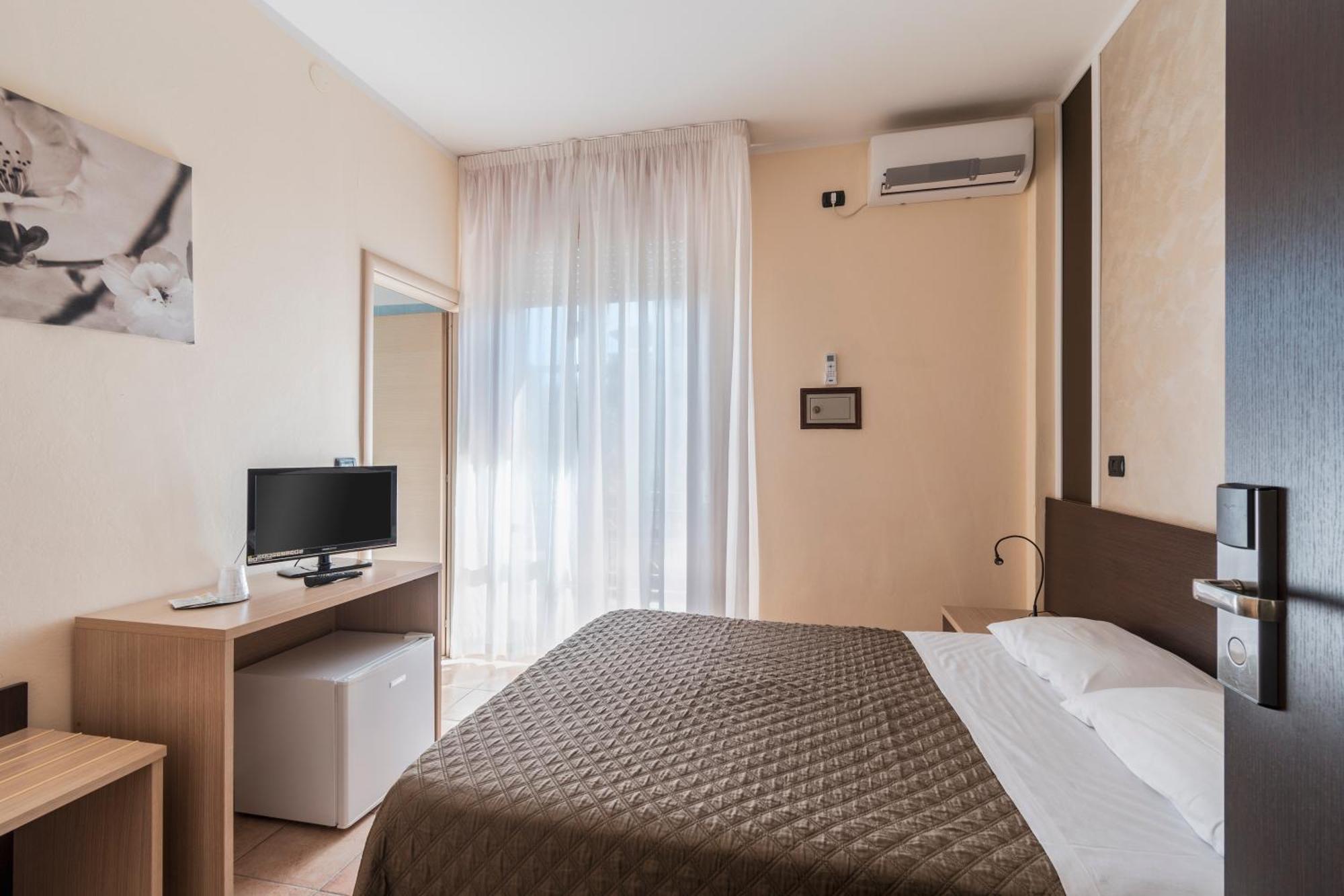 Hotel Gabrini Marina di Massa Exterior photo