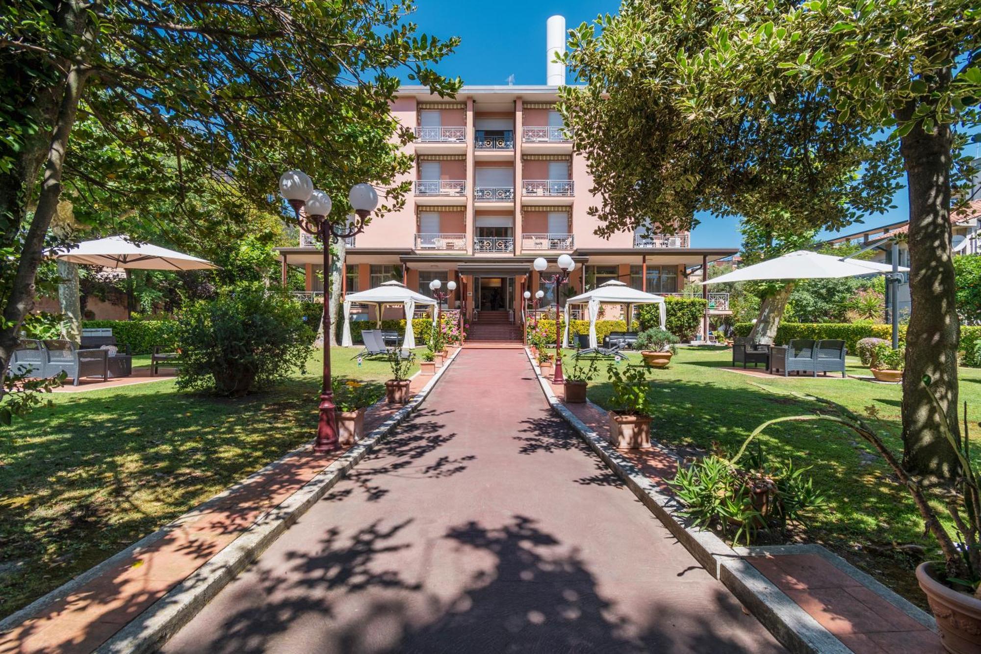 Hotel Gabrini Marina di Massa Exterior photo