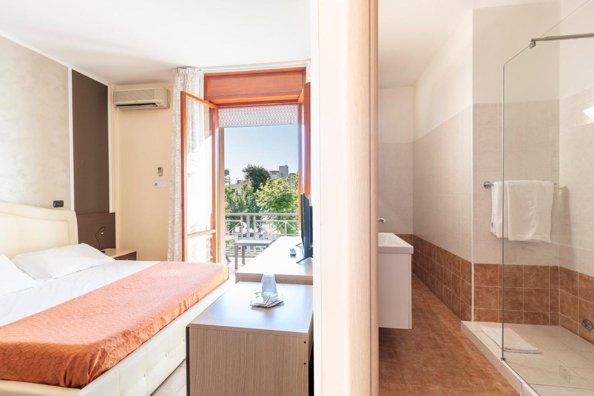 Hotel Gabrini Marina di Massa Exterior photo