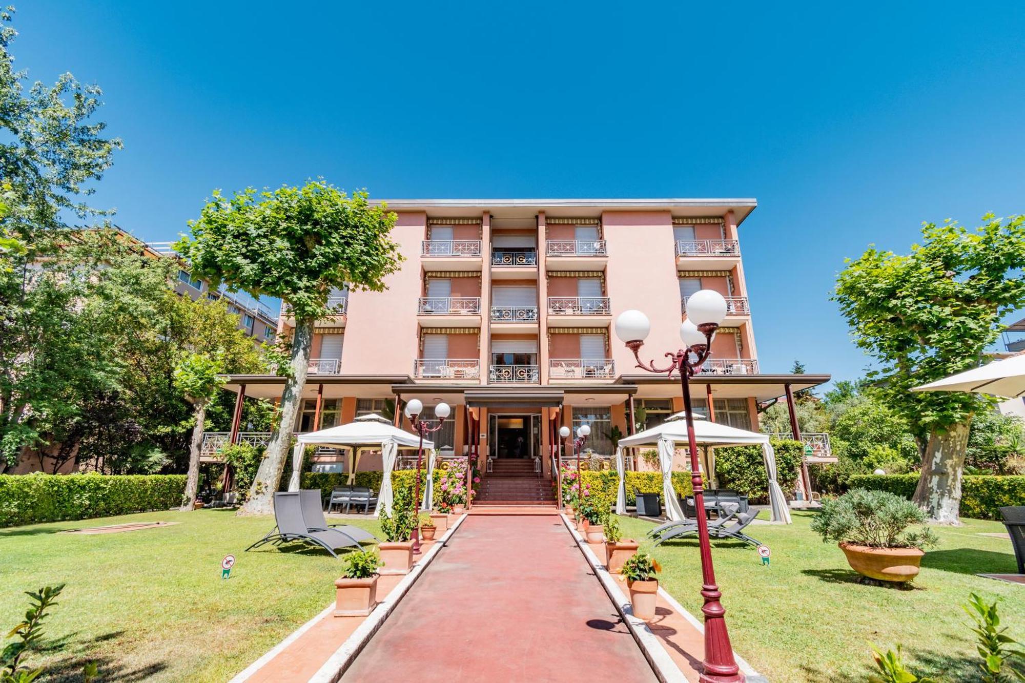 Hotel Gabrini Marina di Massa Exterior photo