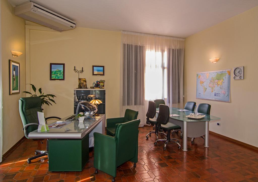 Hotel Gabrini Marina di Massa Exterior photo